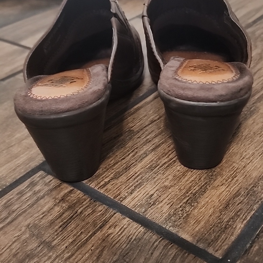 Earth Origins Brown Leather Layla Clogs Size 8​​​​ - Picture 3 of 11